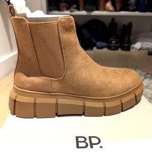BP Women’s Tan Suede Leather Ankle Boots Size 7.5 NEW!